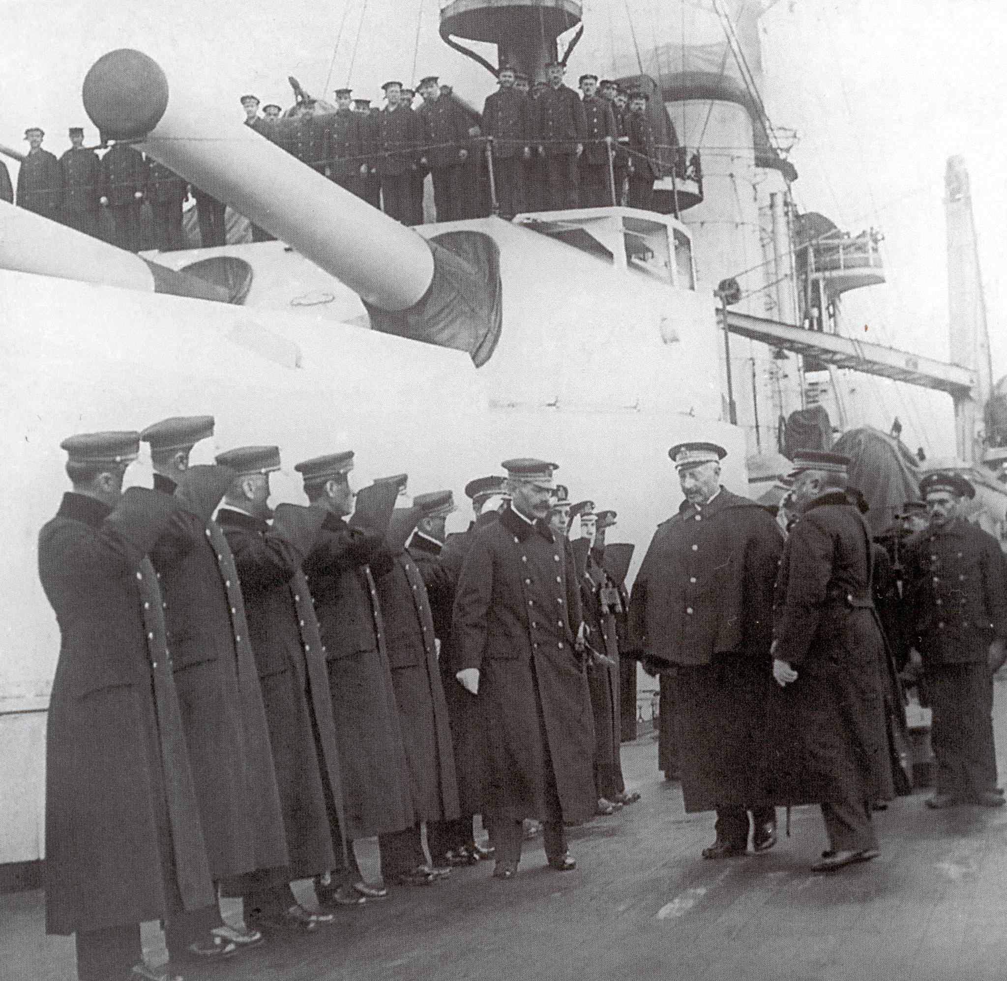 Wilhelm II. deutscher Kaiser, König v. Preussen mit Vizeadmiral Koudelka an Bord S.M.S. Viribus Unitis 1917.jpg