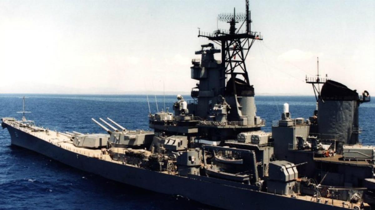 USS Iowa (BB-61) - 1984.JPG