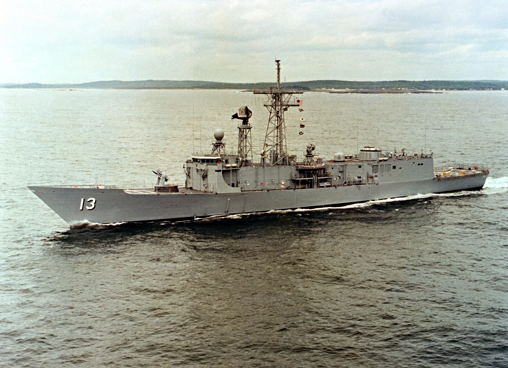 USS Samuel Eliot Morison (FFG 13) underway during sea trials, on 10 Jun 1980 (US Navy photo by the Bath Iron Works Corporation).jpg