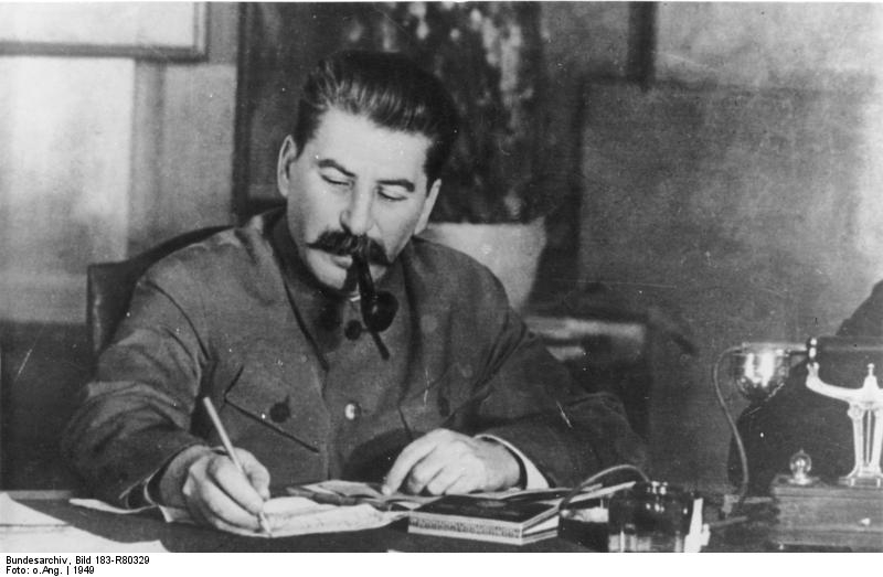 Bundesarchiv_Bild_183-R80329,_Josef_Stalin.jpg