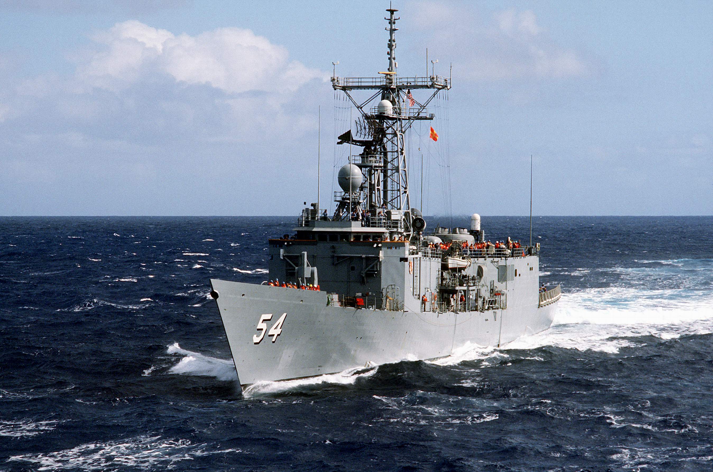 USS FORD (FFG-54) on patrol to safeguard shipping during the war between Iran and Iraq - 1 Oct 1987 - Photo by PH1 T.Cosgrove.jpg