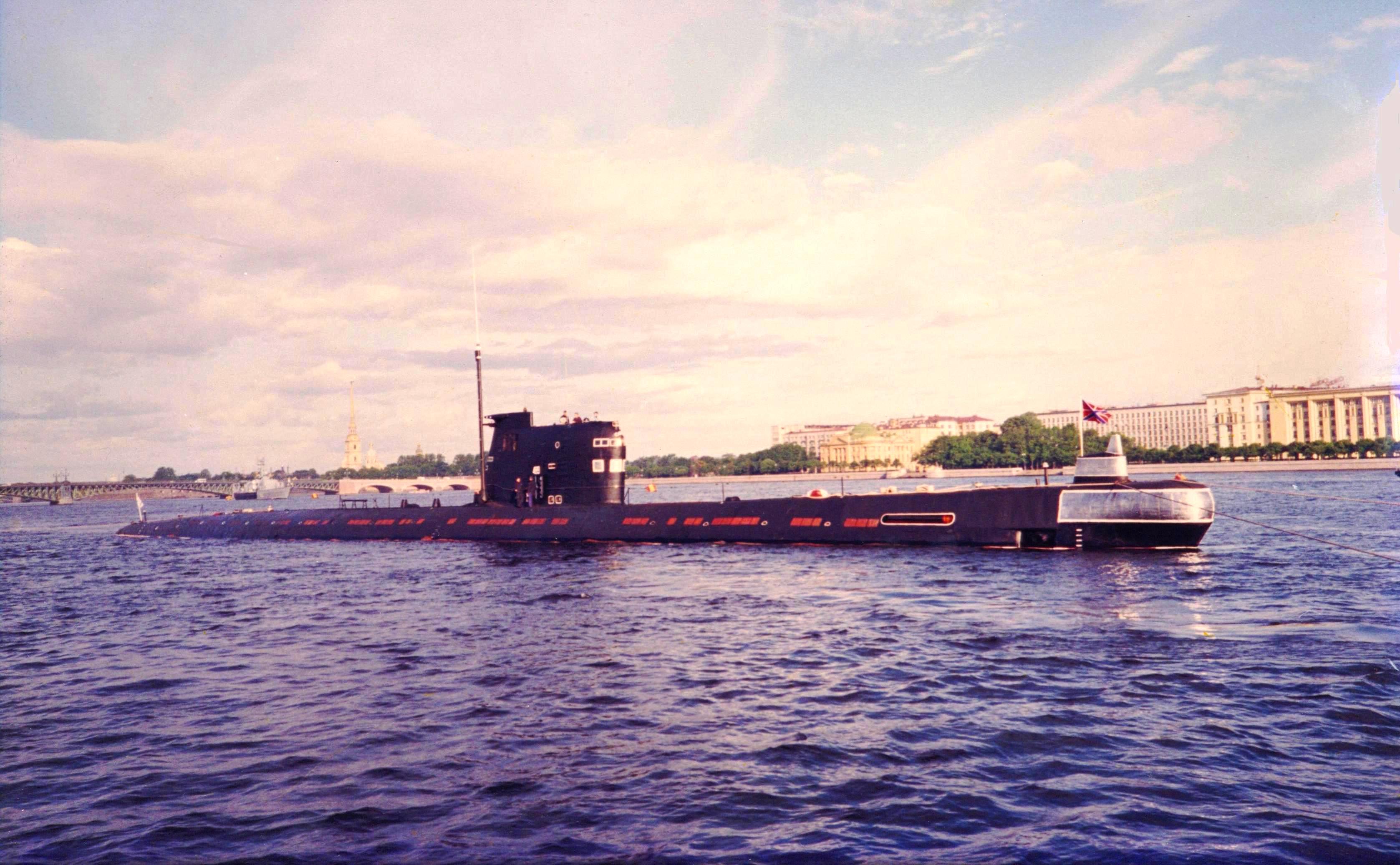 Б - 440 на параде, Нева 1996.jpg
