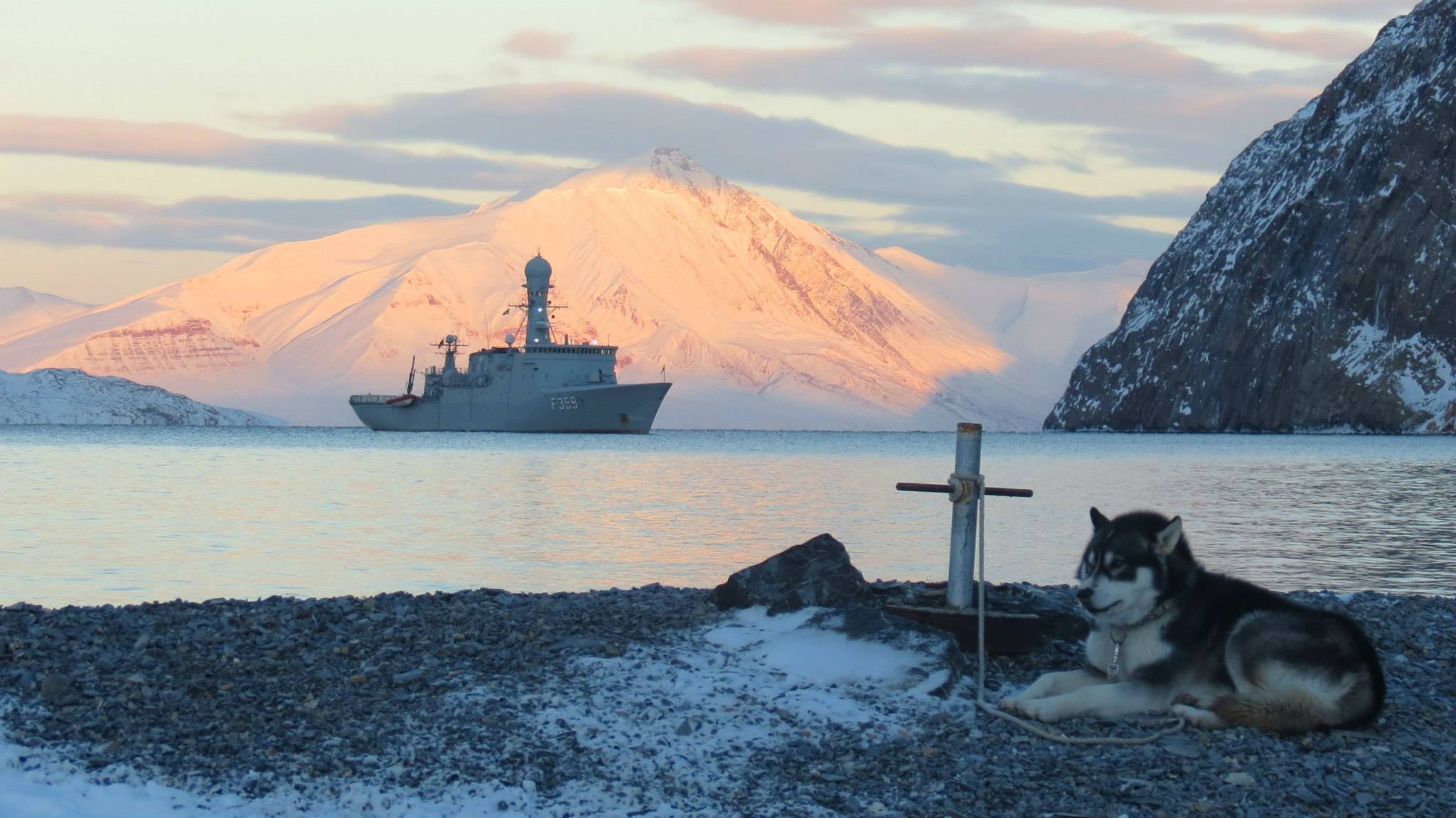 F359 Vædderen,English ,,The Ram,, Danish patrol ship.jpg