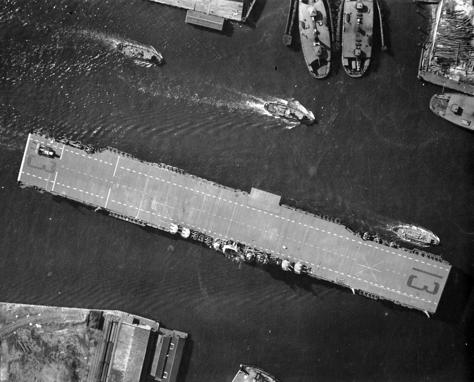 USS Franklin leaves Newport News Shipyard, 1944.jpg