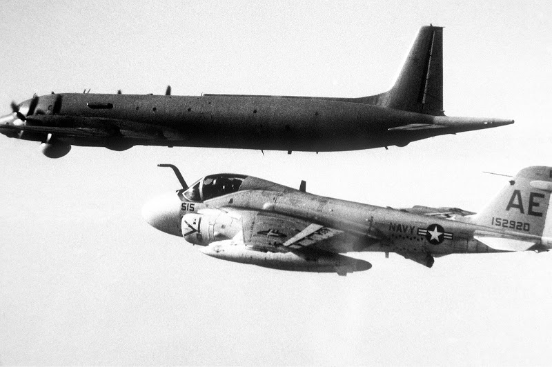 Ил-38 и заправщик  KA-6D .jpg