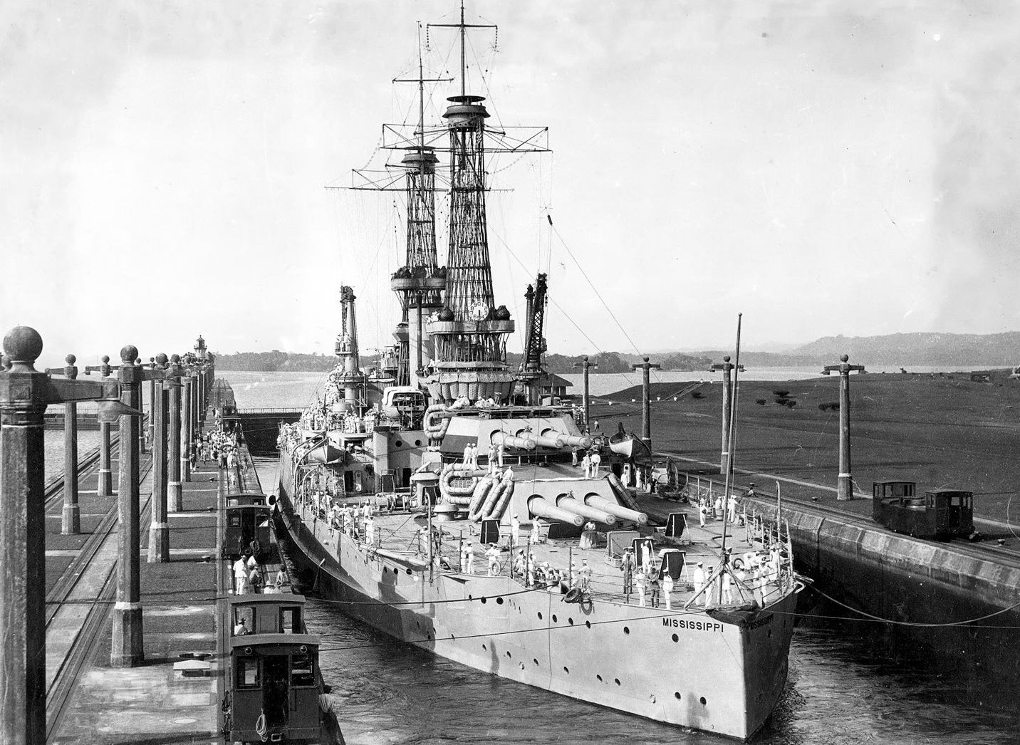 USS Mississippi (BB-41) - Panama Canal, 1920s.jpg