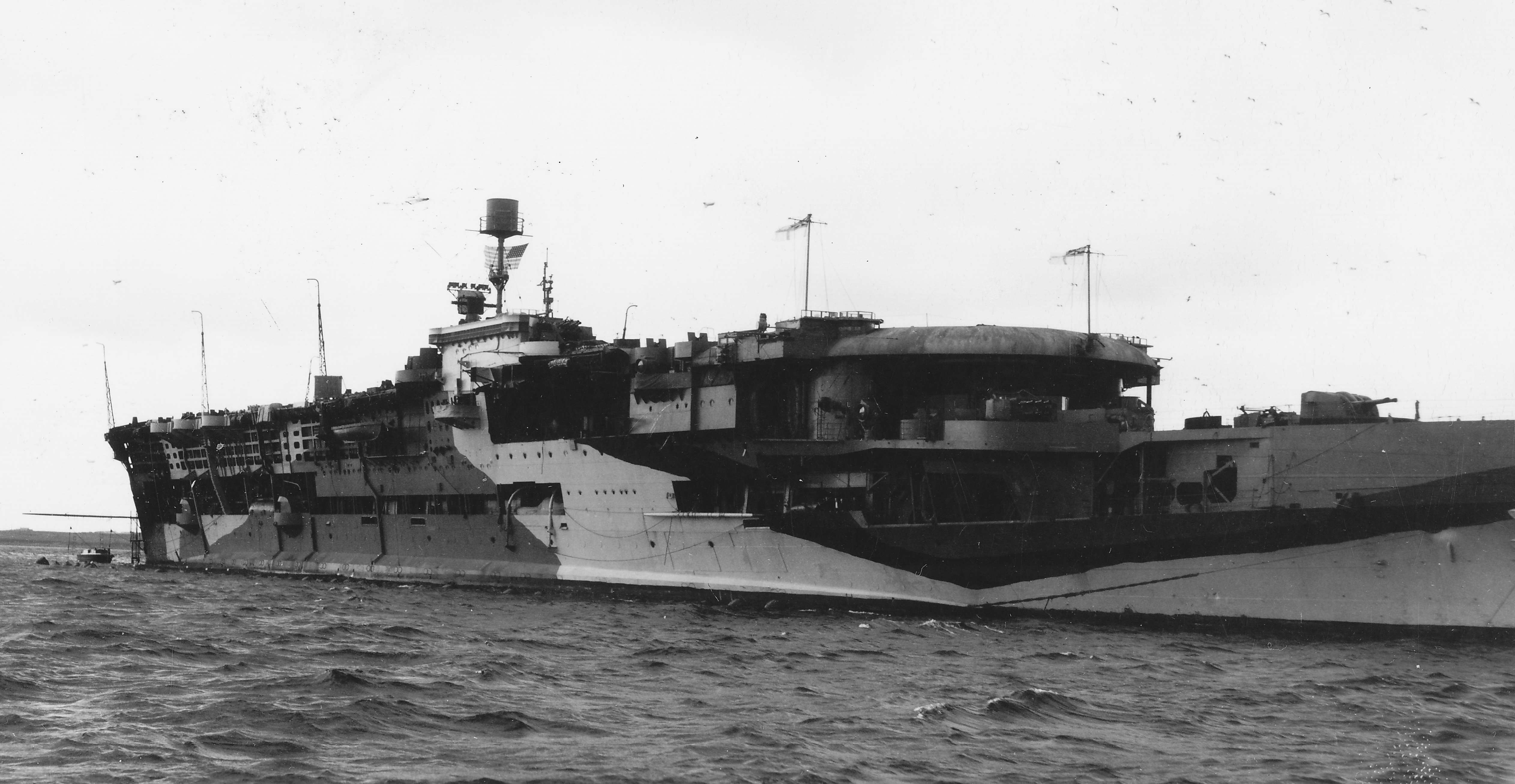 HMS FURIOUS-2_thumb.jpg