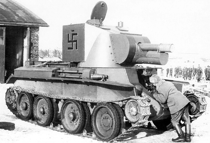 Финский солдат у BT-42, вероятно зима 1943.jpeg