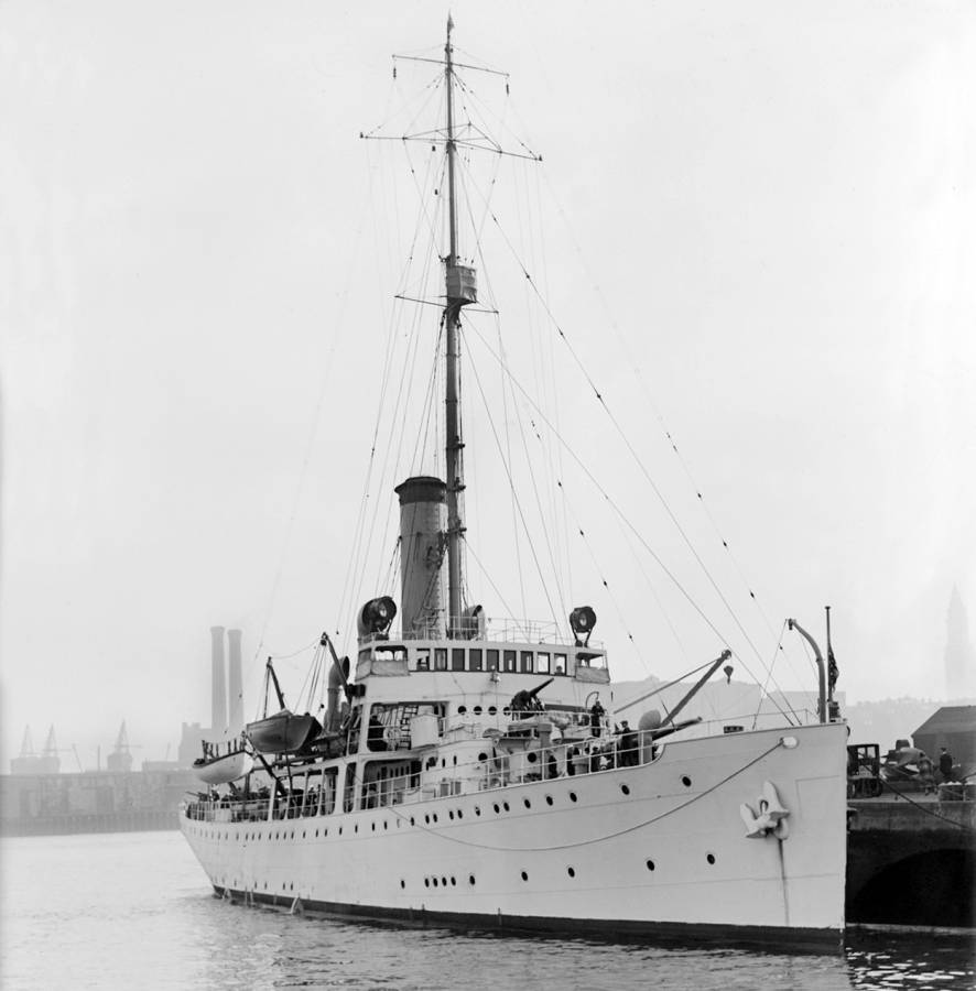 USCGC Tampa (WPG-48) - Boston Navy Yard - 1924 .jpg