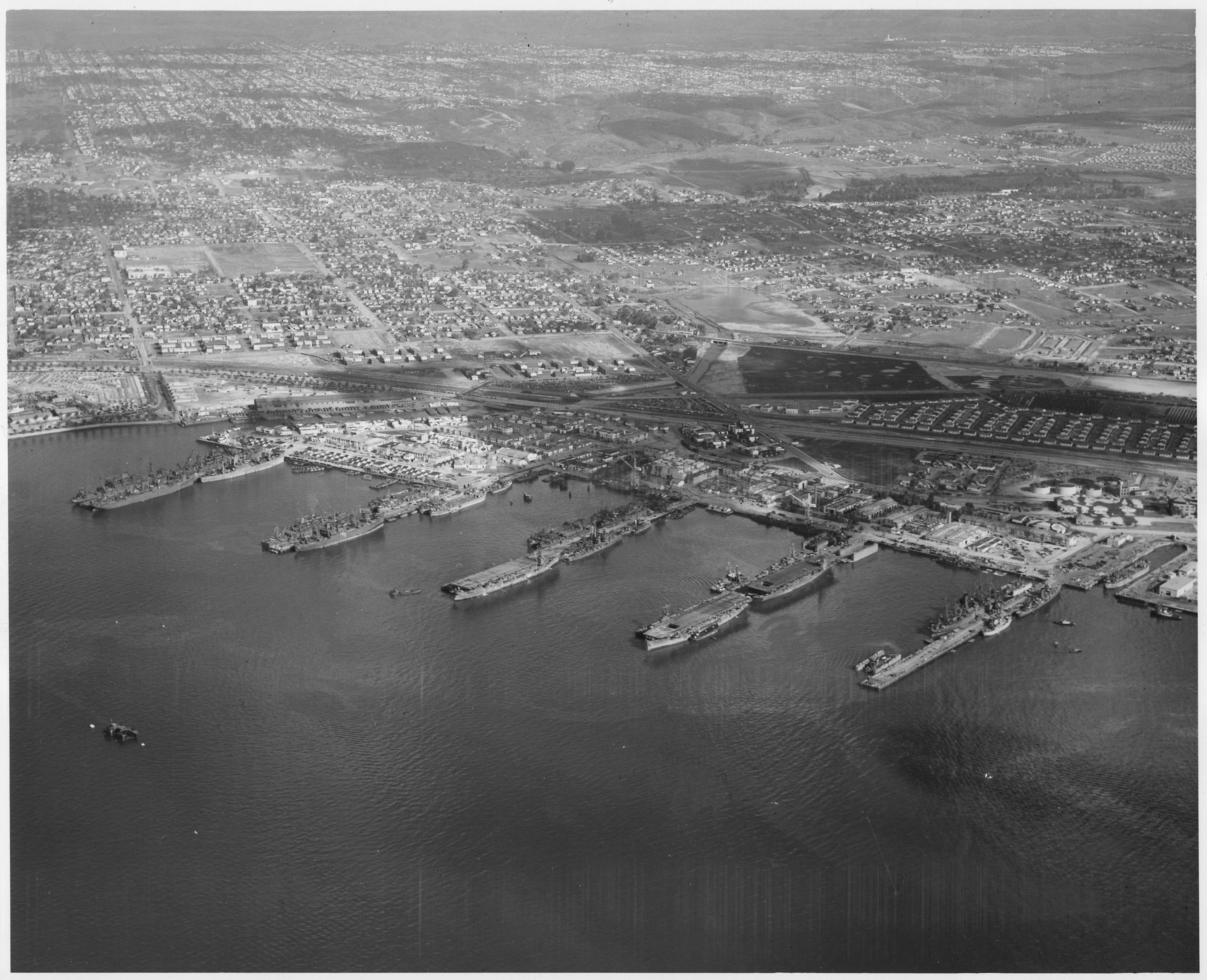 Aerial_photograph_of_aircraft_carriers_and_other_large_ships_docked_at_the_U.S._Naval_Repair_Base,_San_Diego..._-_NARA_-_295639.jpg