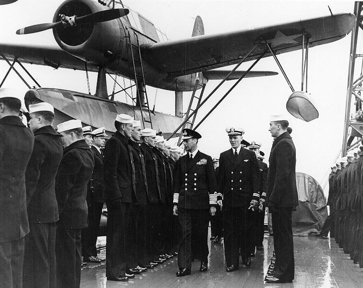 King George VI inspects the crew of USS Washington (BB-56), 7 June 1942.jpg