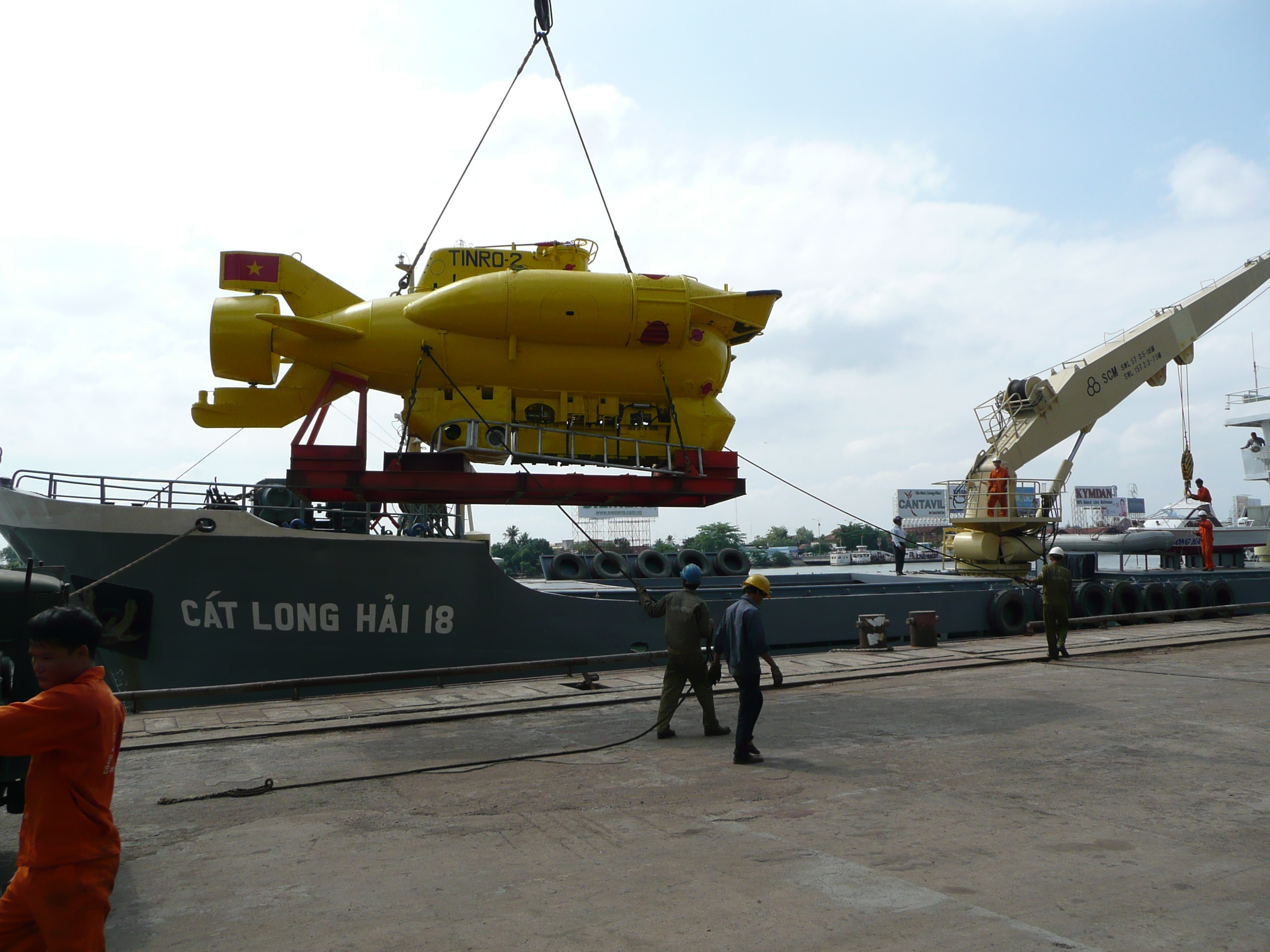 Погрузка на судно-носитель Cat Long Hai 18.JPG