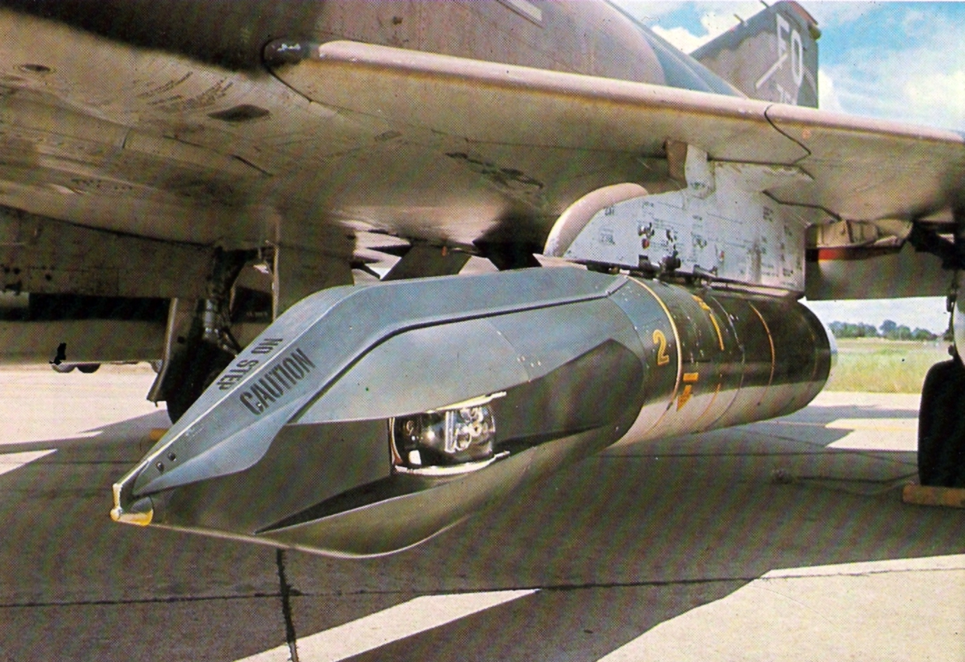 F-4D_435th_TFS_with_Pave_Knife_laser_pod_1973.jpg
