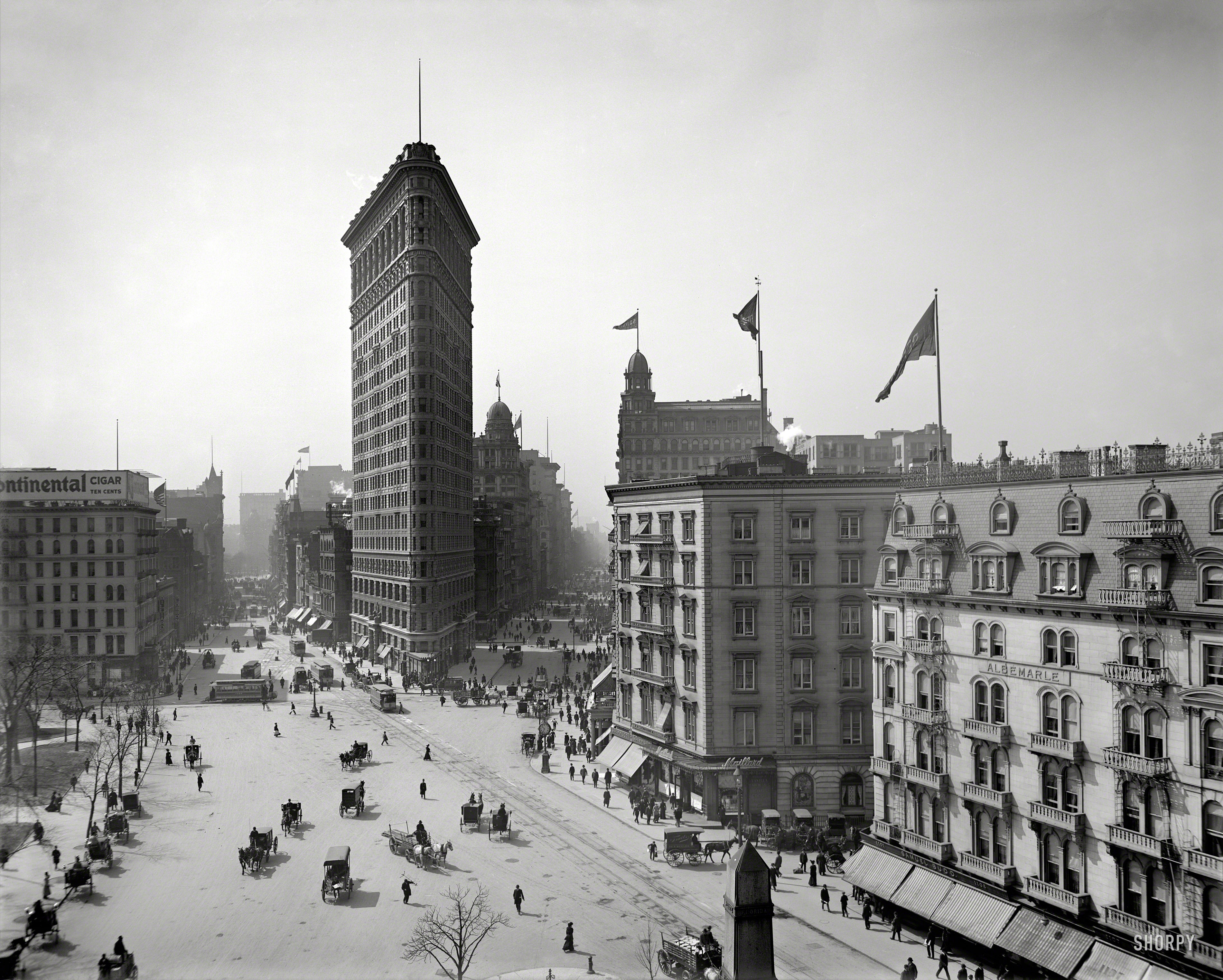 Circa 1903. Flatiron Building, New York.jpg