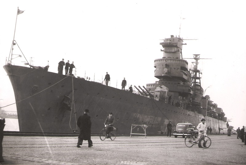 на крейсере HMS Tre Kronor посещающих Мальме 23 февраля 1950..jpg