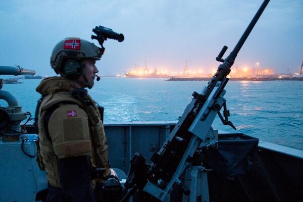 Pyotr Velikiy seen from the bridge of the Norwegian frigate Helge Ingstad.jpg